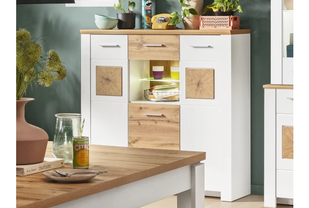 Vysoká komoda s osvetlenou priehradkou Matera, starý dub/biela