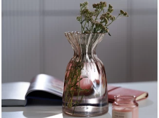 Sklenená váza Ružová, 20 cm