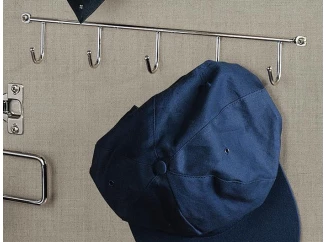 Kovový vešiak s háčikmi ku skrini