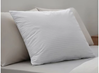 Vankúš Satin Deluxe 70x90 cm, prúžky