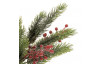 Umelá vianočná vetva s ihličím a bobuľami, 39 cm