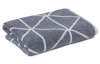 Osuška Triangle 67x140 cm, antracitová, grafický vzor