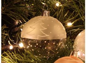 Vianočná ozdoba Guľa 7 cm, transparentná so stromčekmi, sklo